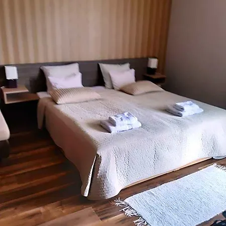 Melody 4* زلاكاروس